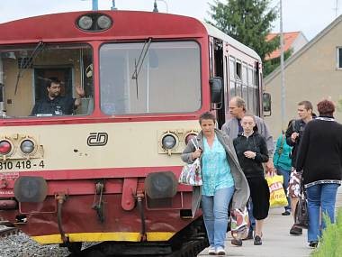 Deník.cz : Lokálky jezdí dál a daří se jim, na nezájem cestujících si nestěžují